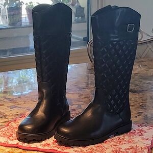 Black faux leather boots sz 4 M. NOAUBRY 1'" heels. Great condition